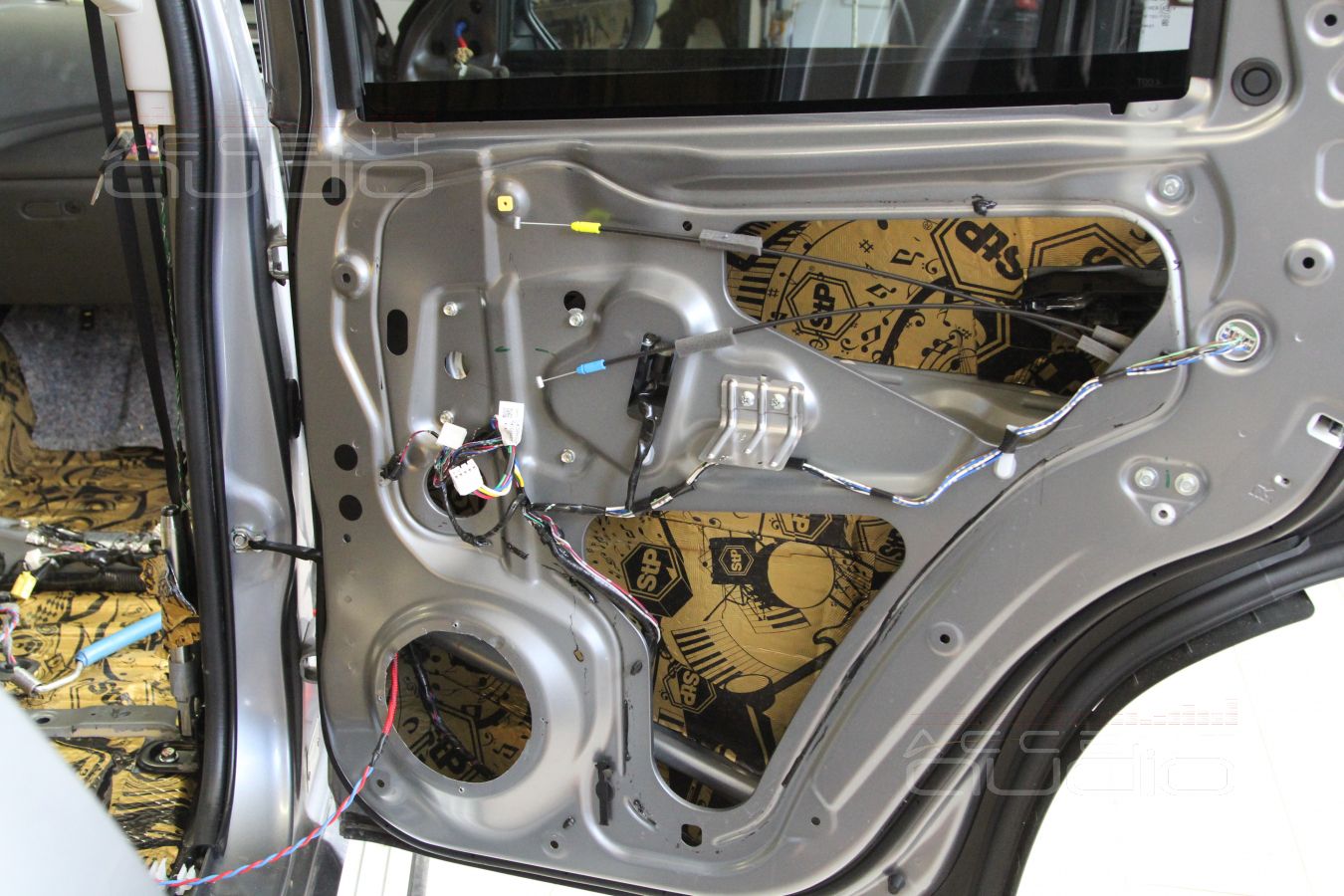 Про нанесение виброизоляции STPGold