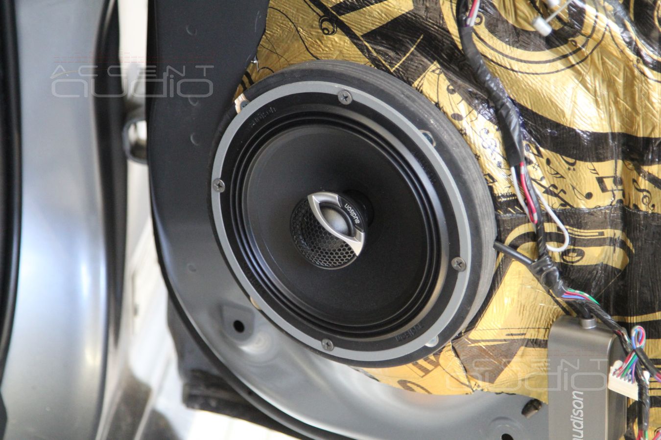 Установка акустики Audison AVK6 & Audison AVX6.5