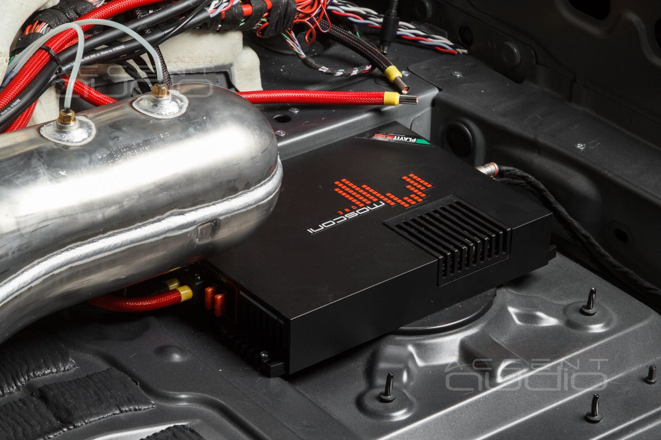 Скрытый монтаж усилителей Helix и Mosconi в Mercedes-Benz GLE Coupe AMG 53