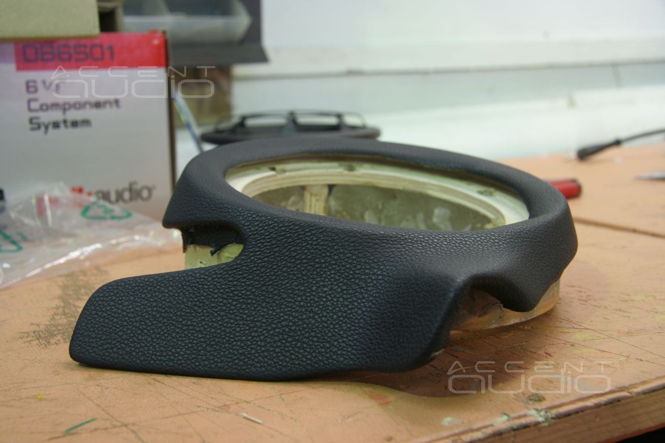 Мидбасы в двери BMW 118