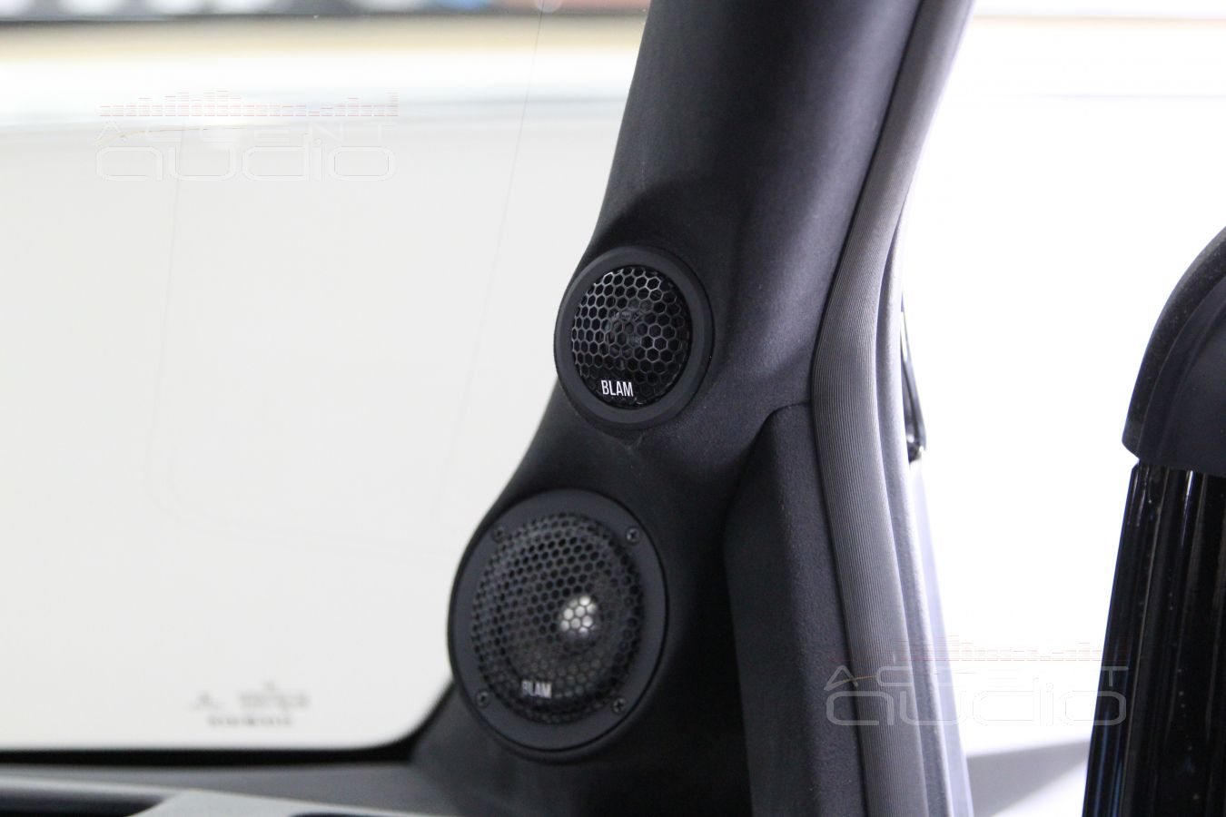 Перетяжка потолка в черную альканатру