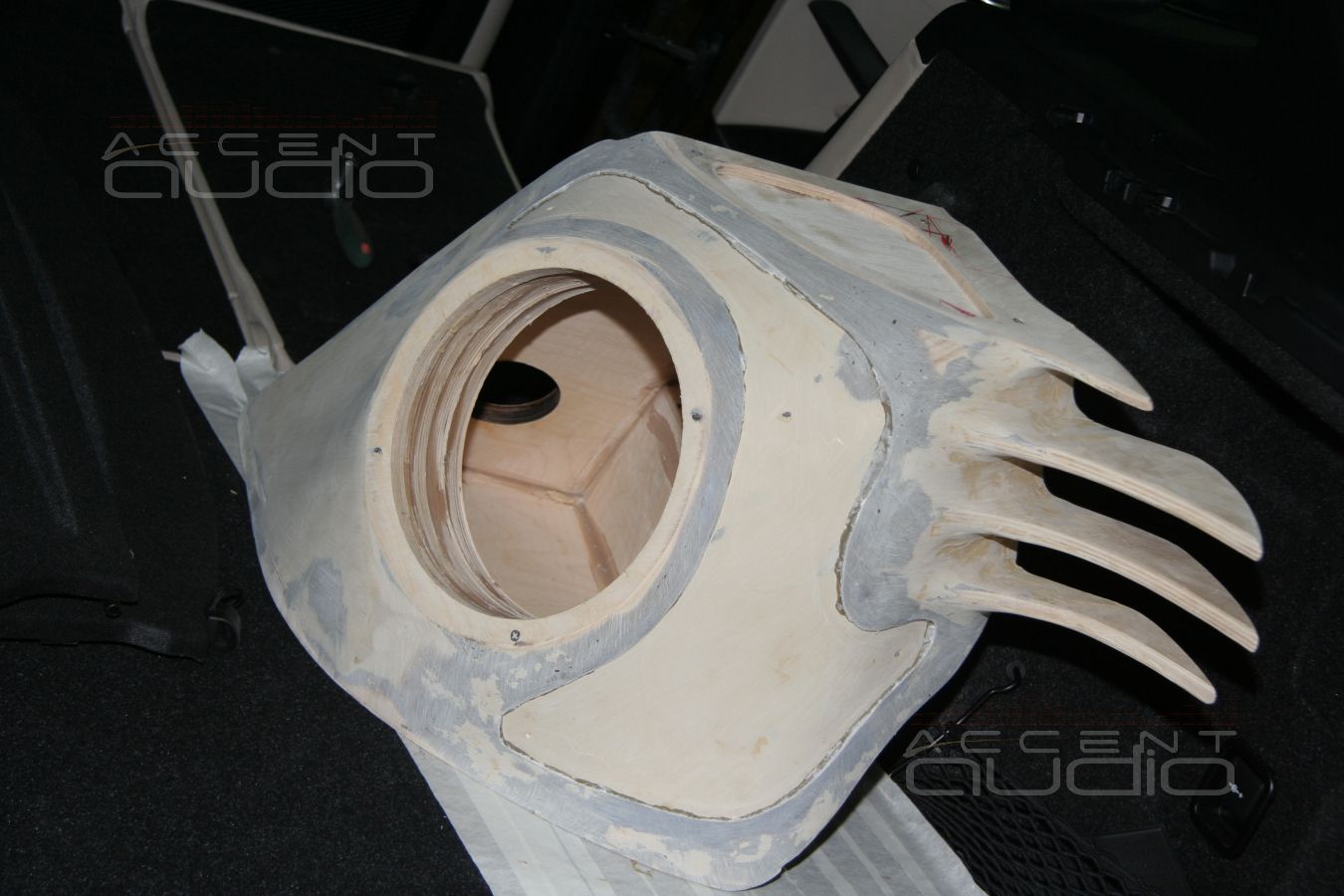 Съемный сабвуфер-стелс Eton для BMW X1