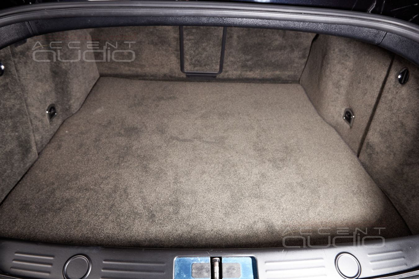 Куда установить сабвуфер в кузове Bentley Continental GT ? Никуда !