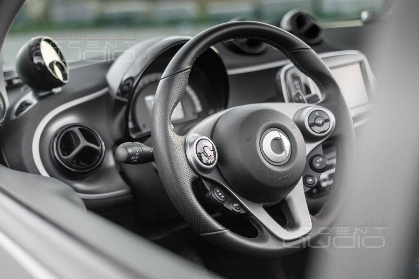 Как управляется и как звучит новая аудиосистема в Smart Fortwo