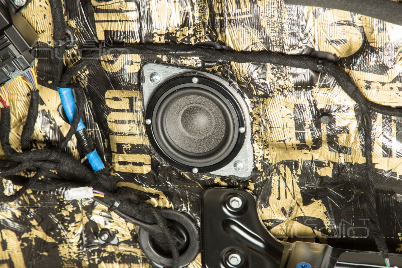 Среднечастотные Brax ML3 и их специальные объемы для Zeekr 001