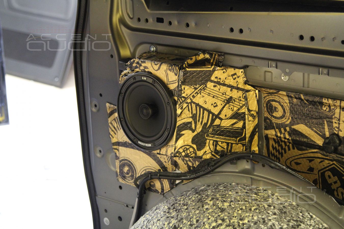 Тыловая акустика в Vito