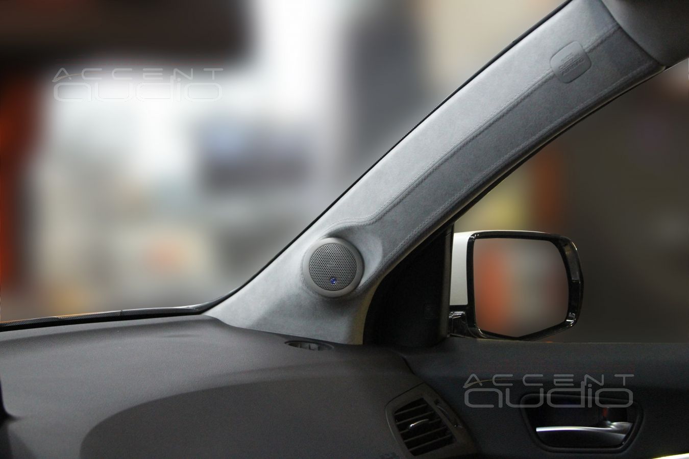 Установка CDT Audio ES-02al в Acura MDX: подиумы на стойках лобового стекла