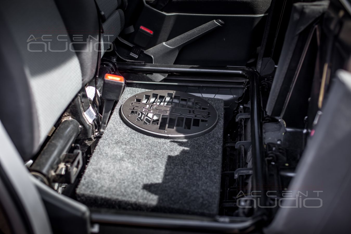 Сабвуфер под сидением – это круто ?