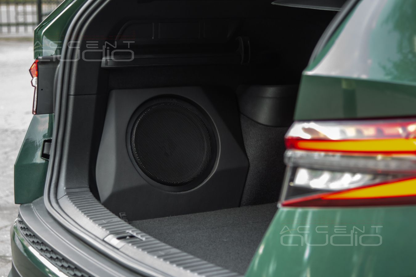 Новинка: лучший, стильный, оригинальный сабвуфер-стелс для Skoda Kodiaq