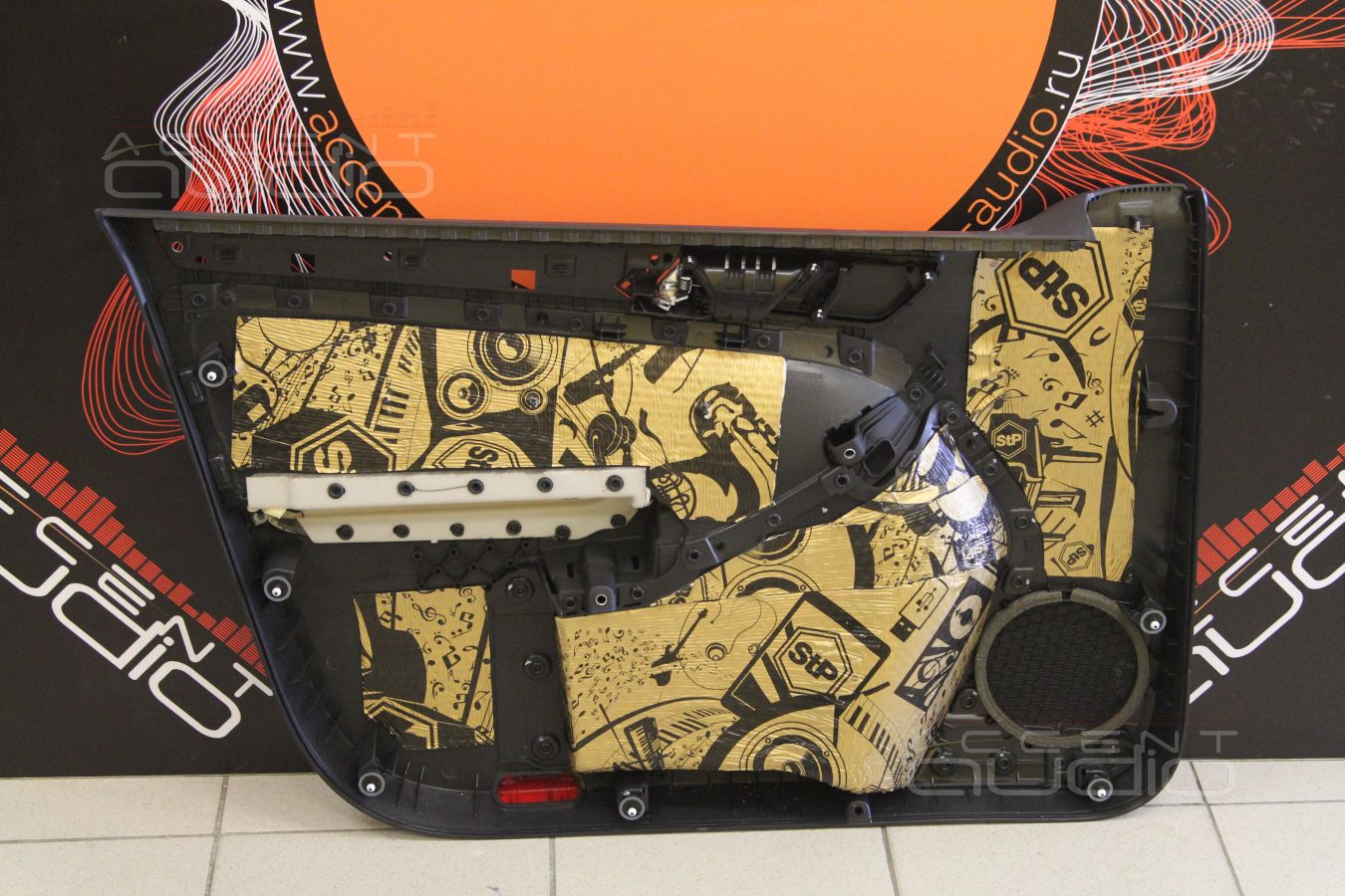 Установка акустики: мидбасы Focal Flax и аудиоподготовка дверей