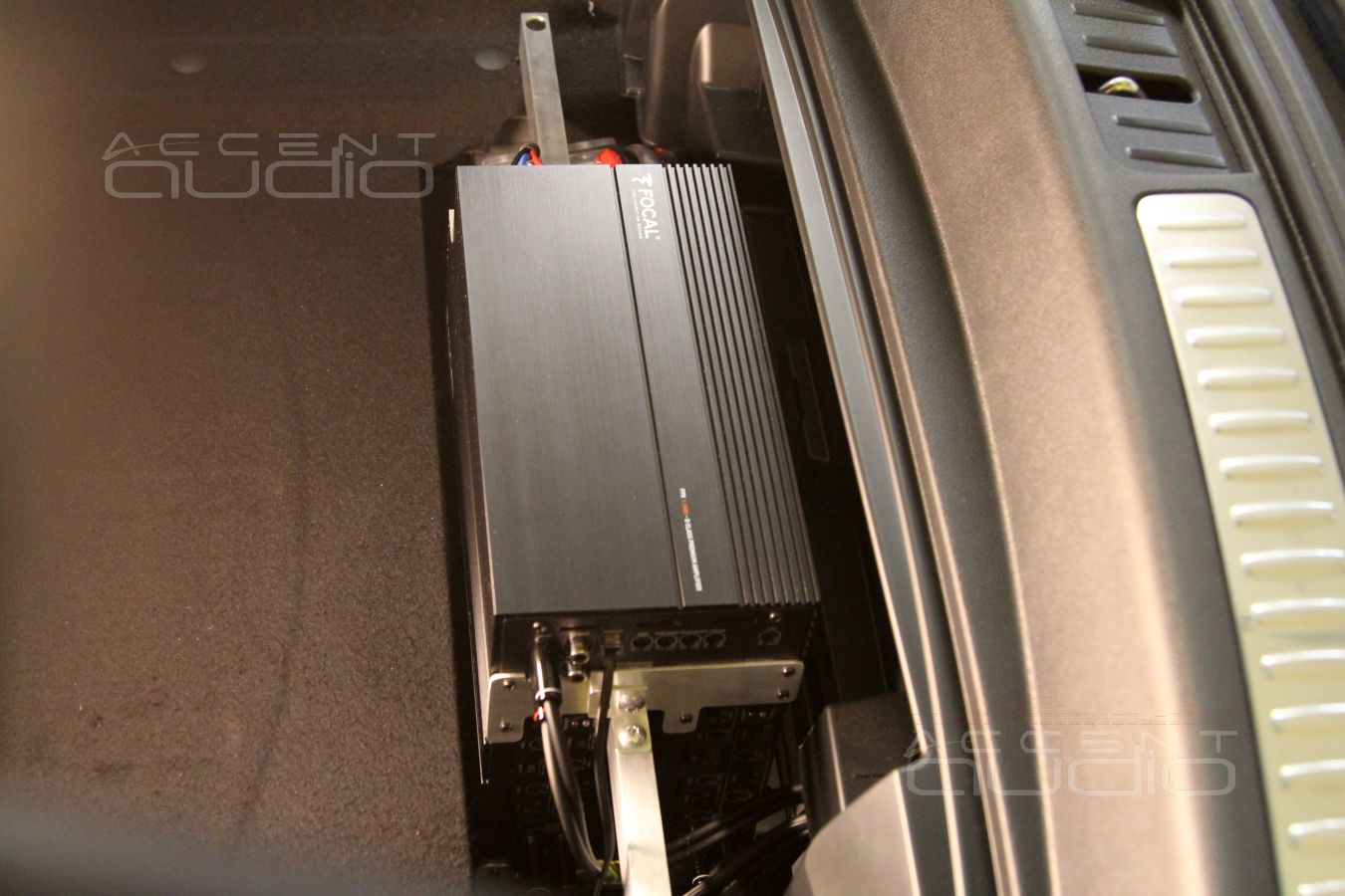 Десятиканальный усилитель Focal, предназначенный для Porsche Macan