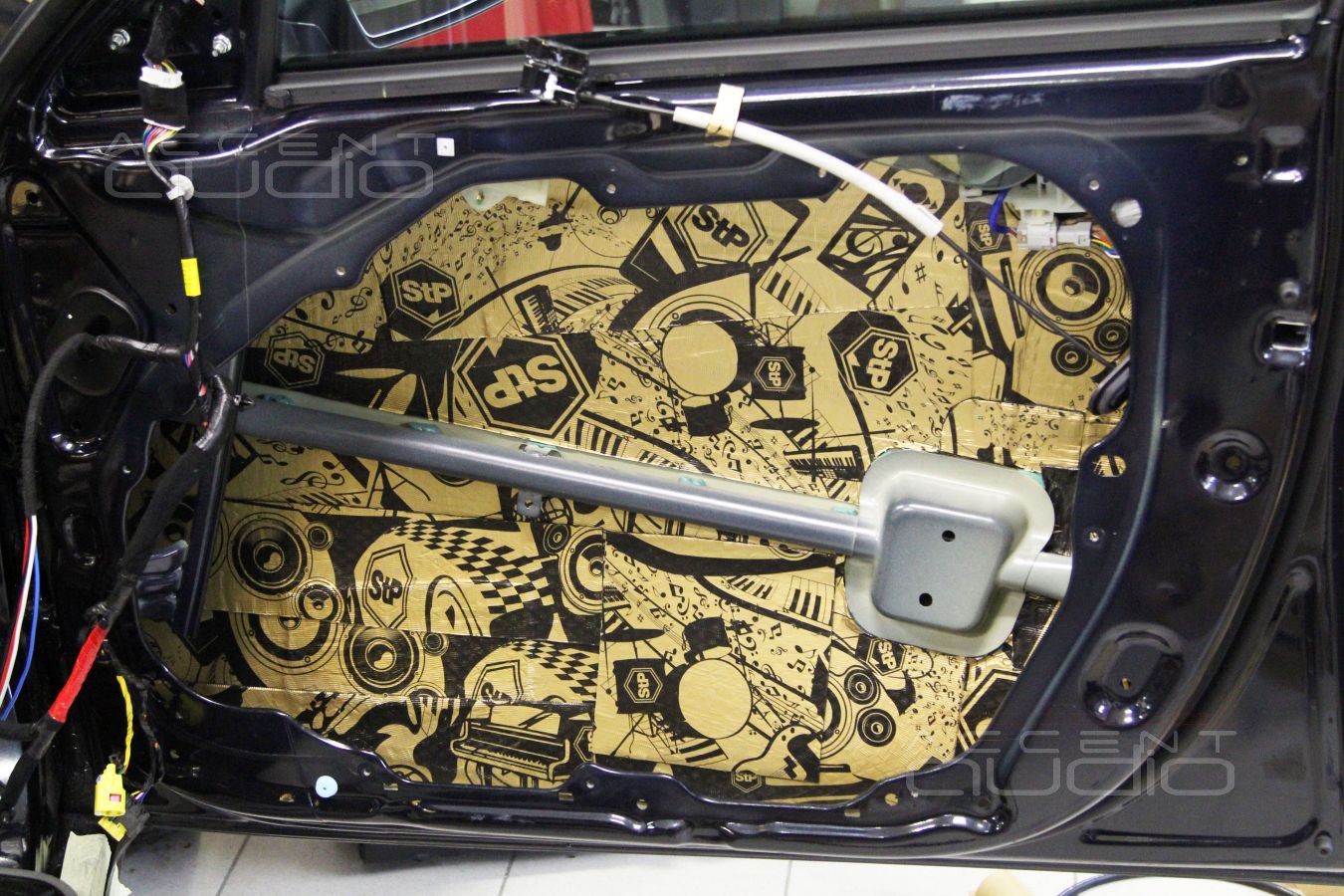 Установка мидбасовых излучателей Eton RSR 160 в двери Kia Optima