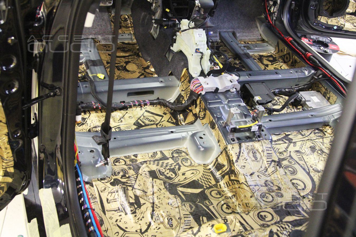 Шумоизоляция пола и задних дверей Kia Optima