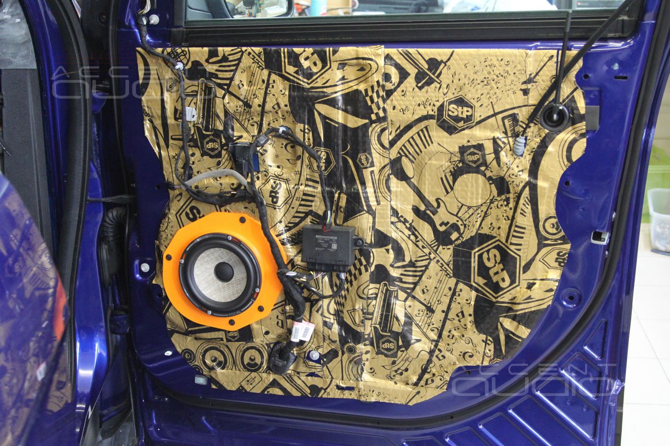 Аудиоподготовка дверей Ford Explorer и установка акустики Focal