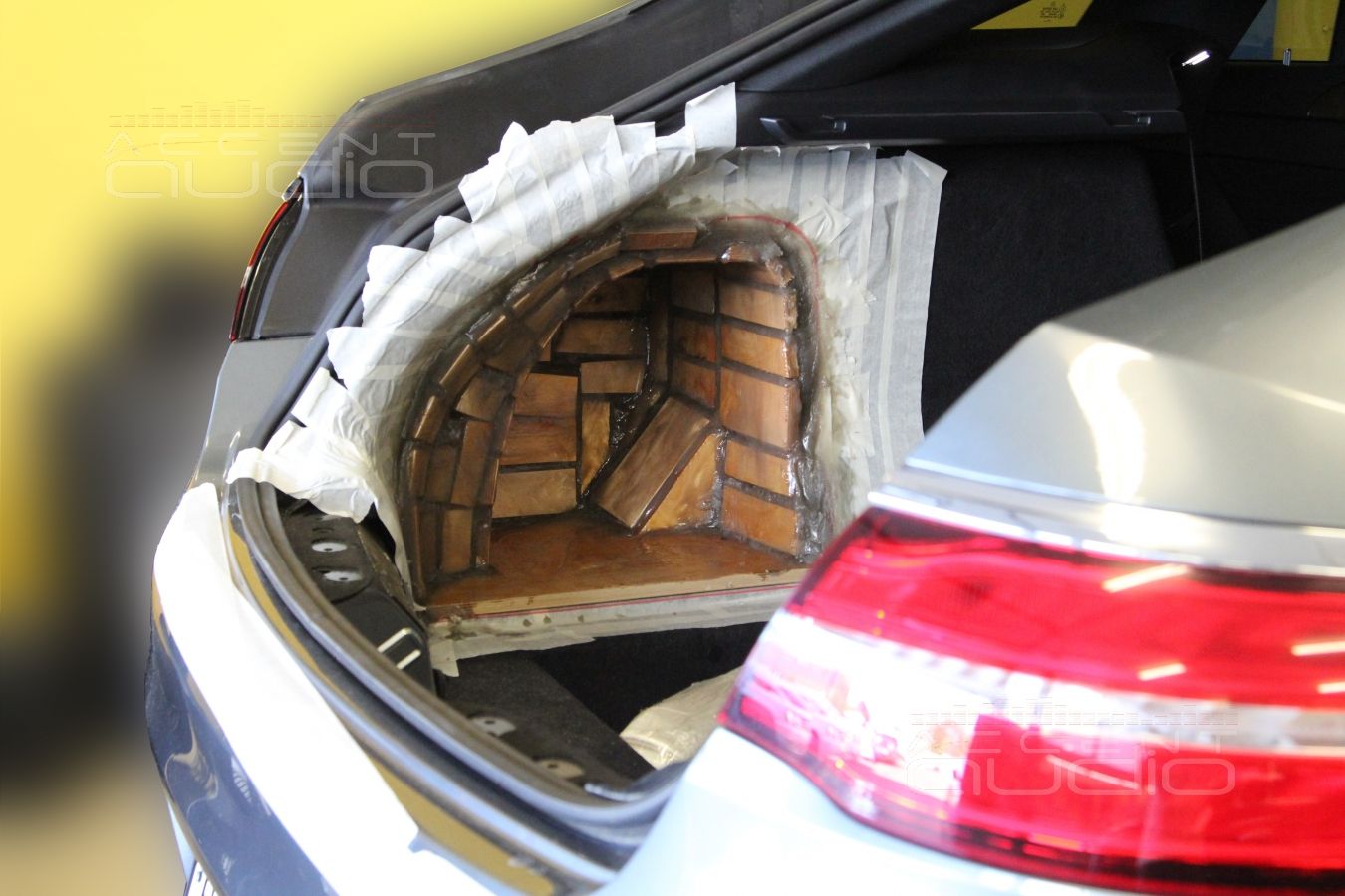 Сабвуфер стелс в Mercedes-Benz GLE Coupe