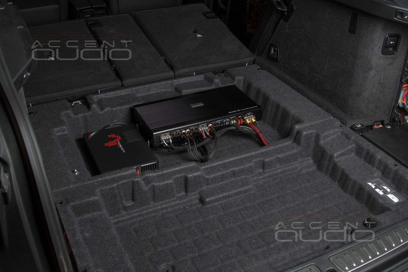 Установка усилителей и аудиопроцессора в BMW GT3 – полная интеграция