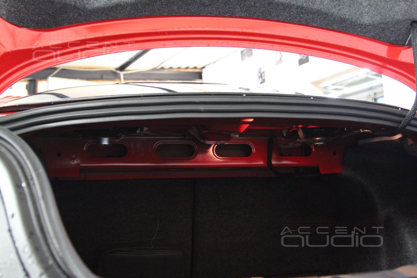 Красный Mustang + желтый Focal = оригинальный дизайн новой аудиосистемы