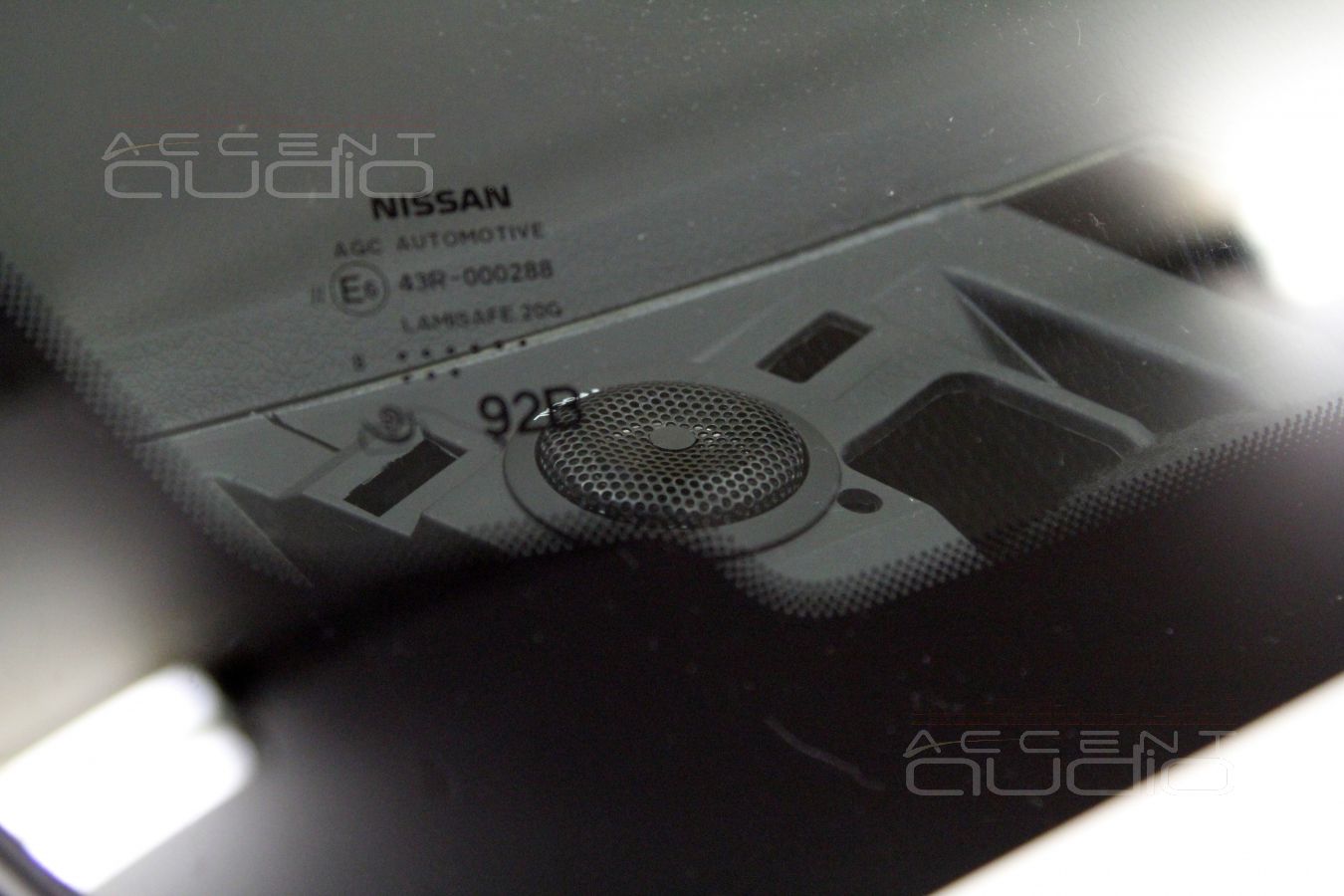 Размещение акустики Focal в торпедо