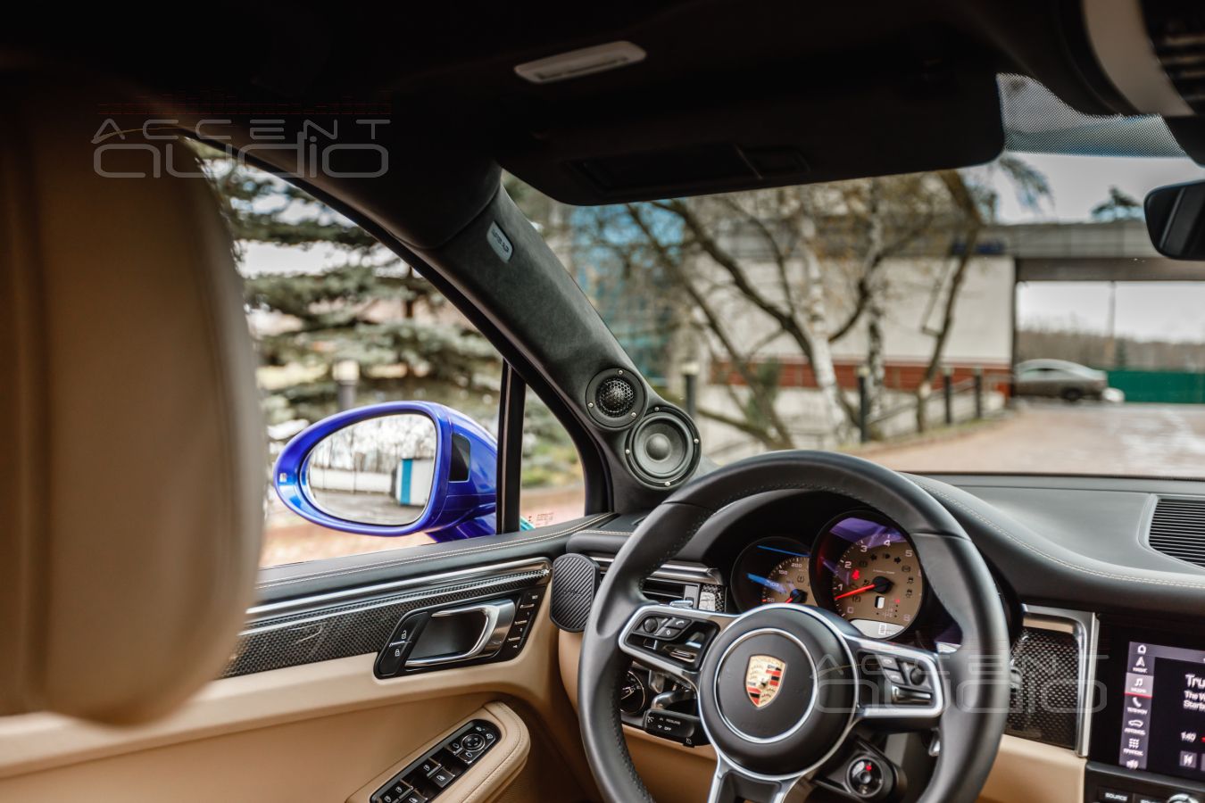 Подиумы для новых СЧ-ВЧ излучателей Brax и ScanSpeak для Porsche Macan