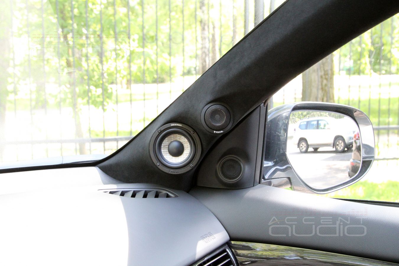 Подиумы под СЧ-ВЧ излучатели в Mitsubishi Outlander 