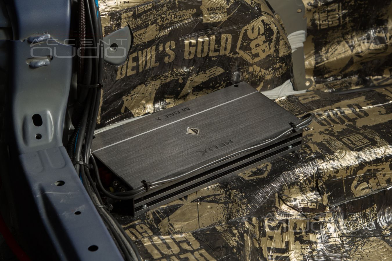 Скрытая установка усилителей Helix в Toyota RAV4