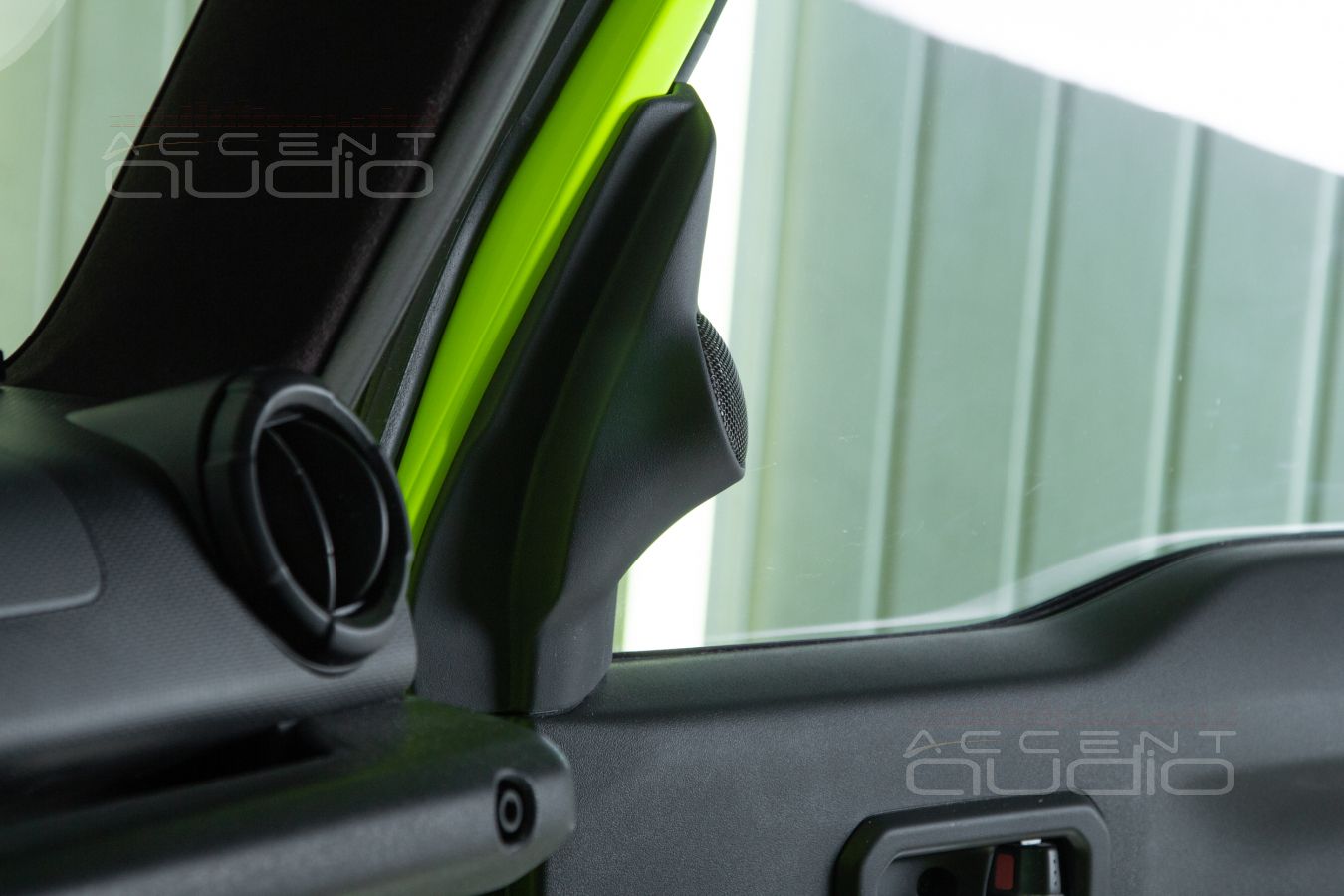 Правильная установка правильных широкополосных динамиков SOAudio в Jimny