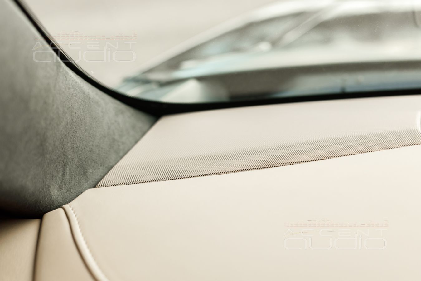 Правильная штатная установка среднечастотных динамиков Brax ML3 в Cadillac Escalade