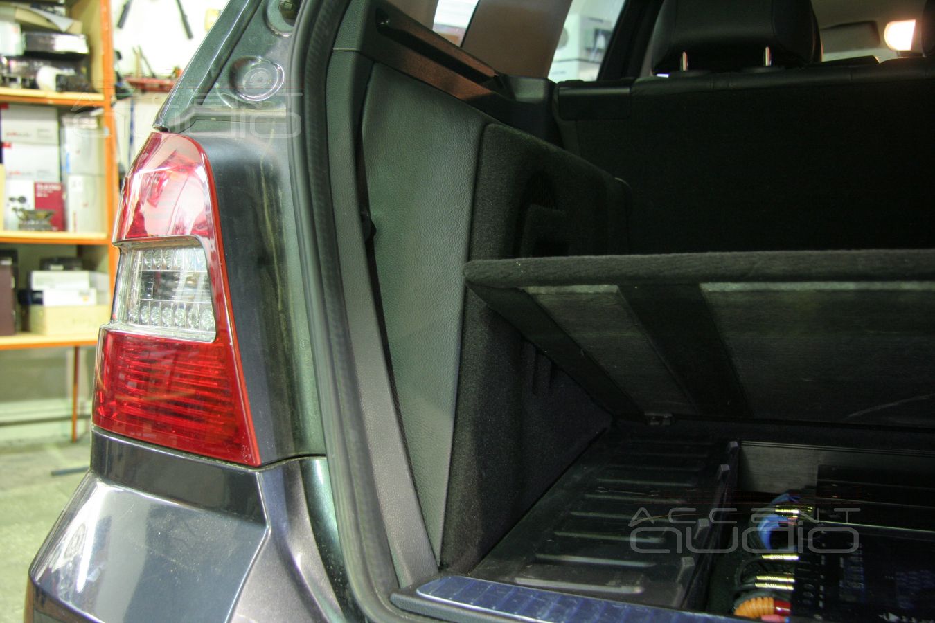 Сабвуфер Eton HEX в Mercedes GLK 350