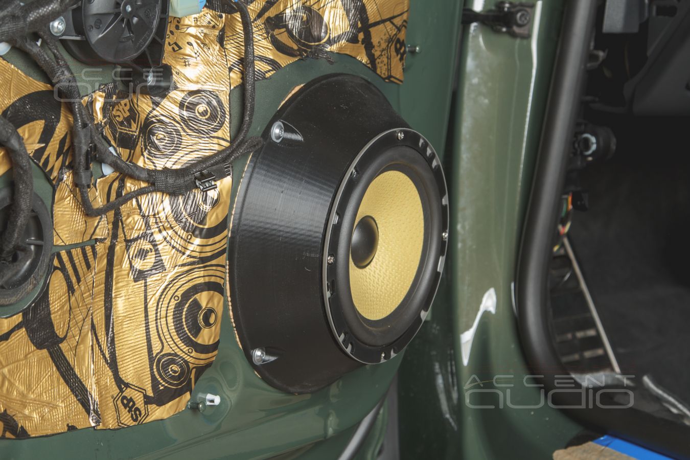 Аудиоподготовка дверей и установка новых мидбасов ESX VE6.2W mk2 в Audi A5