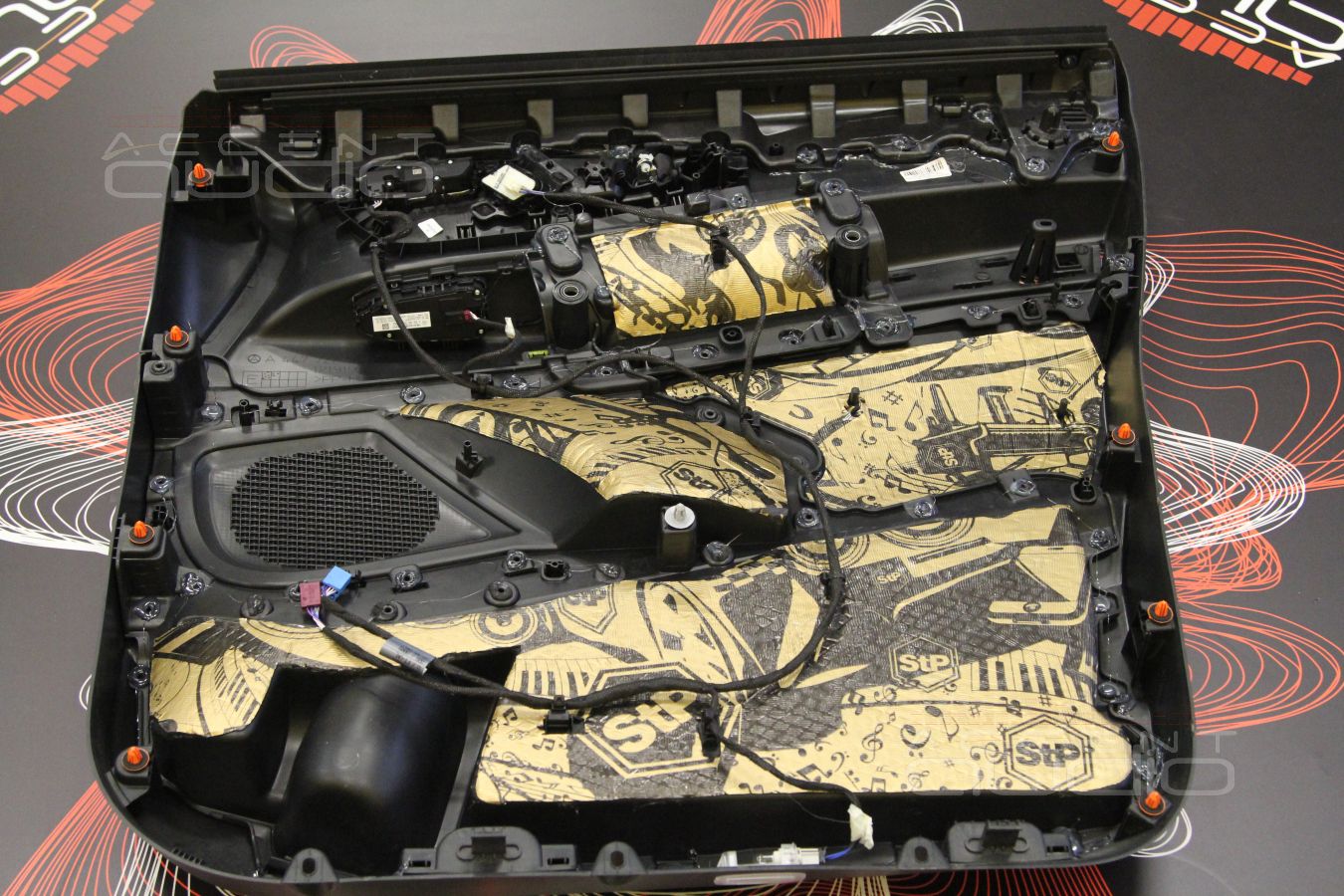 Шумоизоляция Mercedes Vito: двери и их обшивки