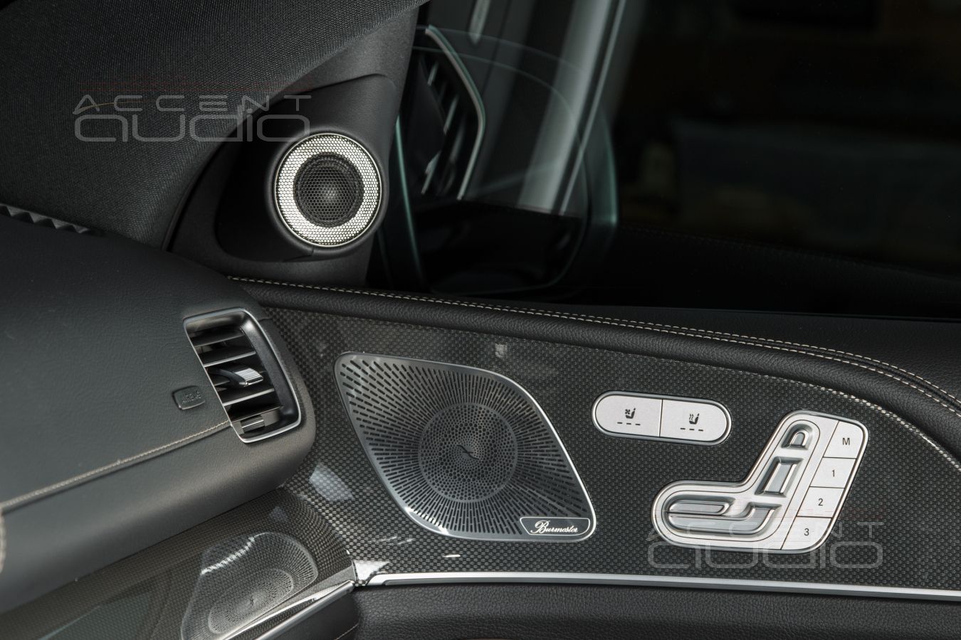 Красота и стиль твитеров Brax ML1 в интерьере Mercedes-Benz GLE Coupe AMG 53