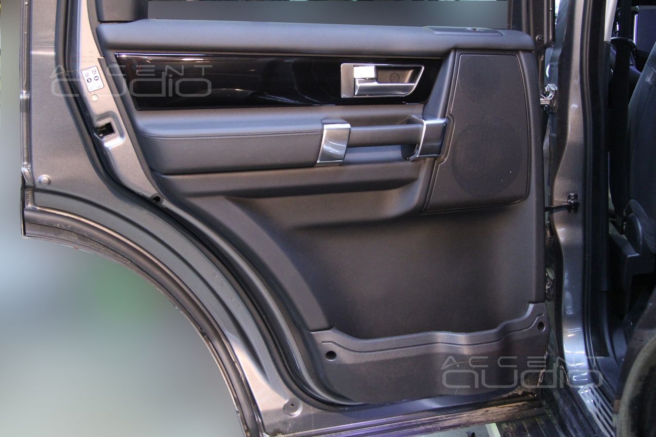 Установка акустики Focal Performance в Range Rover Discovery