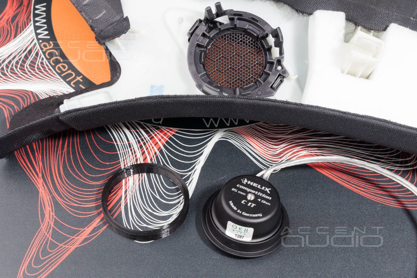 Установка новой акустики в Audi Q3: твитеры Helix C1T штатно !