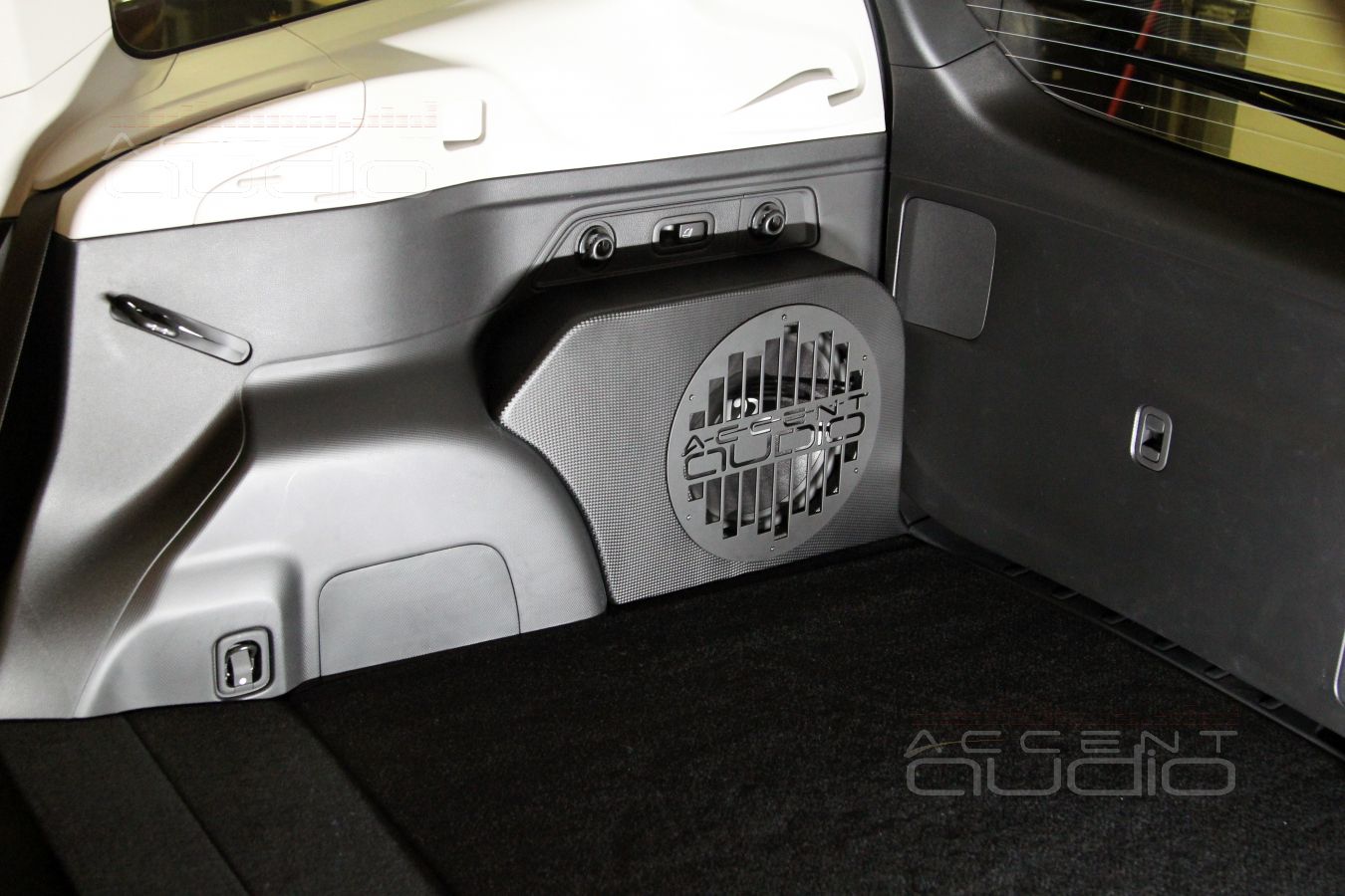 Сабвуфер-стелс с динамиком Dego для Subaru Forester