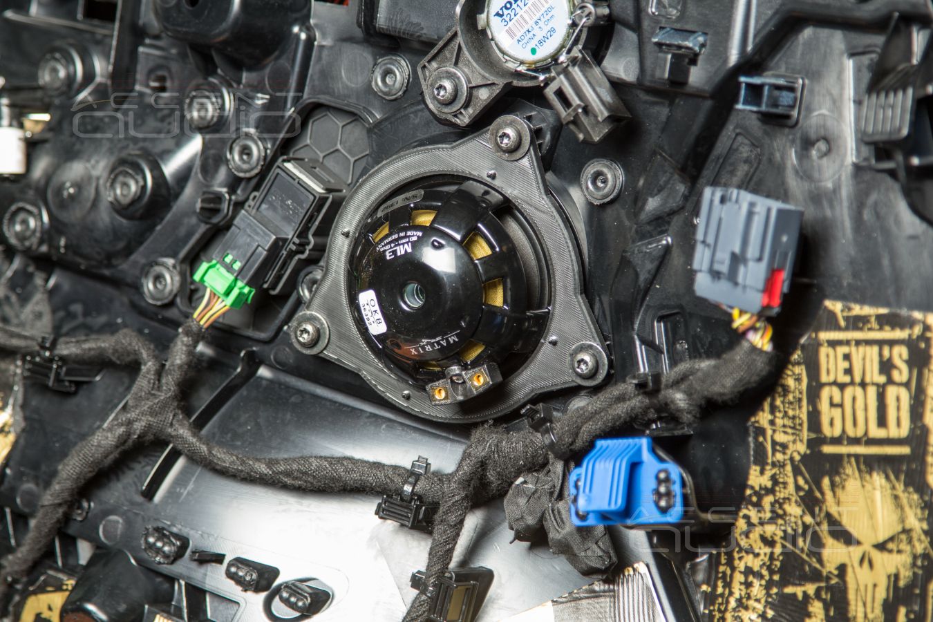 Новые среднечастотные динамики Brax ML3 в Volvo V90 Cross Country ШТАТНО !