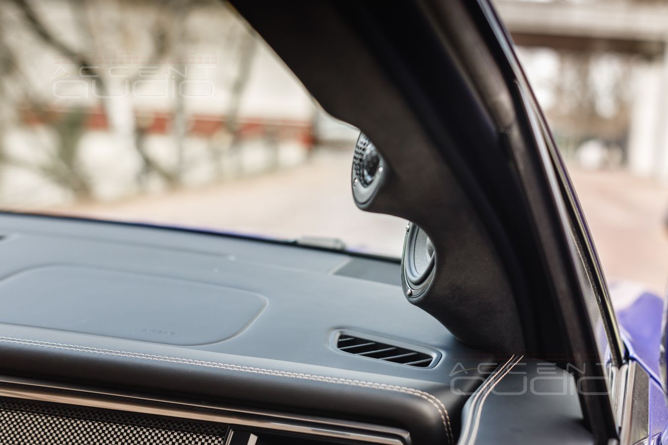 Подиумы для новых СЧ-ВЧ излучателей Brax и ScanSpeak для Porsche Macan