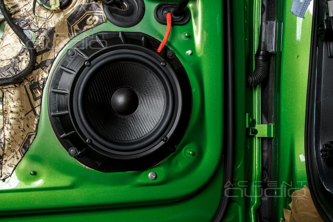 Аудиоподготовка дверей и установка SOAudio SO 165/38 в новой Audi Q5 ll