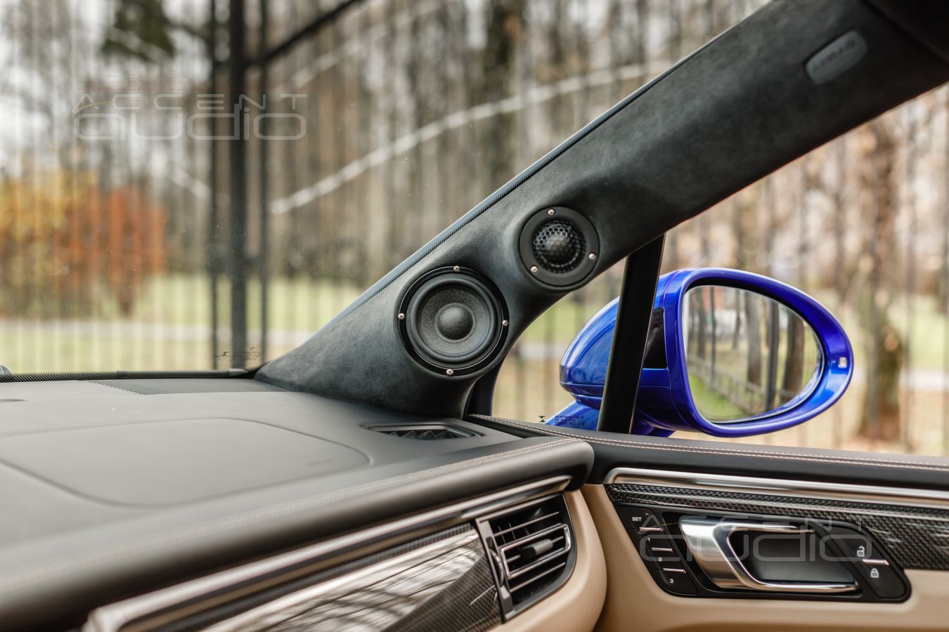 Подиумы для новых СЧ-ВЧ излучателей Brax и ScanSpeak для Porsche Macan