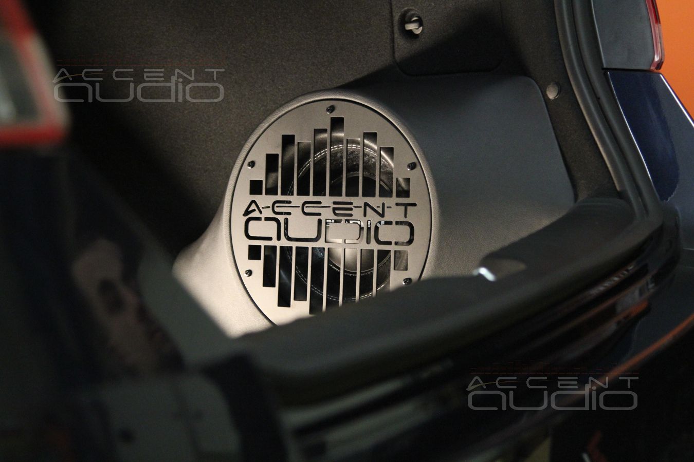 Настоящий сабвуфер-стелс в Kia Optima ? Конечно ! Gladen SQX 10