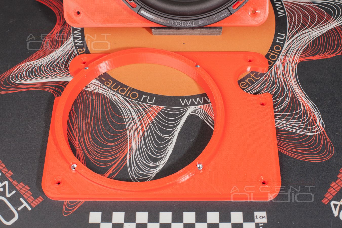 Комплект из двух подиумов для установки 165 мм мидбасовых излучателей в Porsche Carrera2 19XX-19XX.