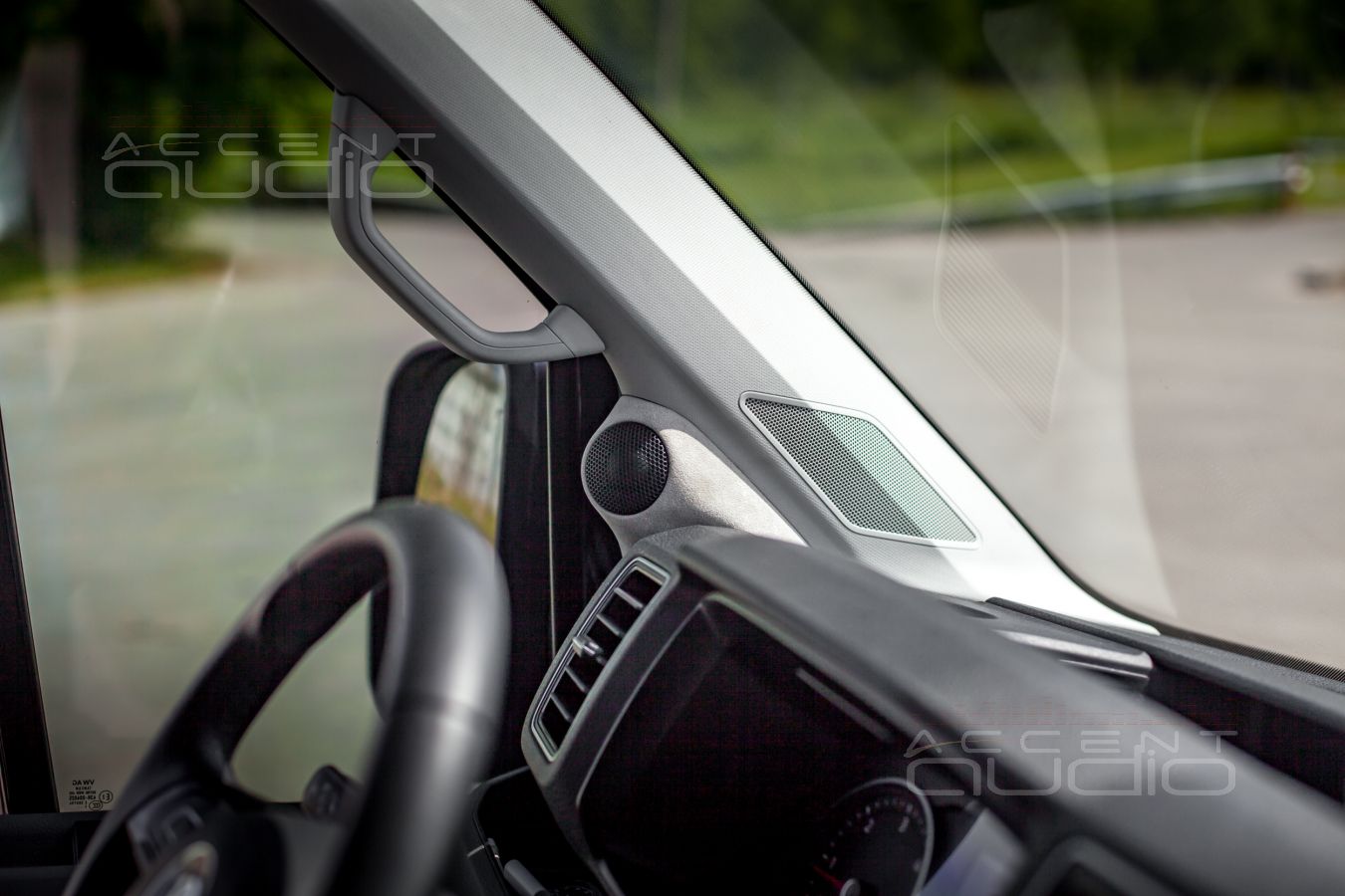 Подиумы под твитеры SOAudio и правильное расположение пищалок в Volkswagen Crafter