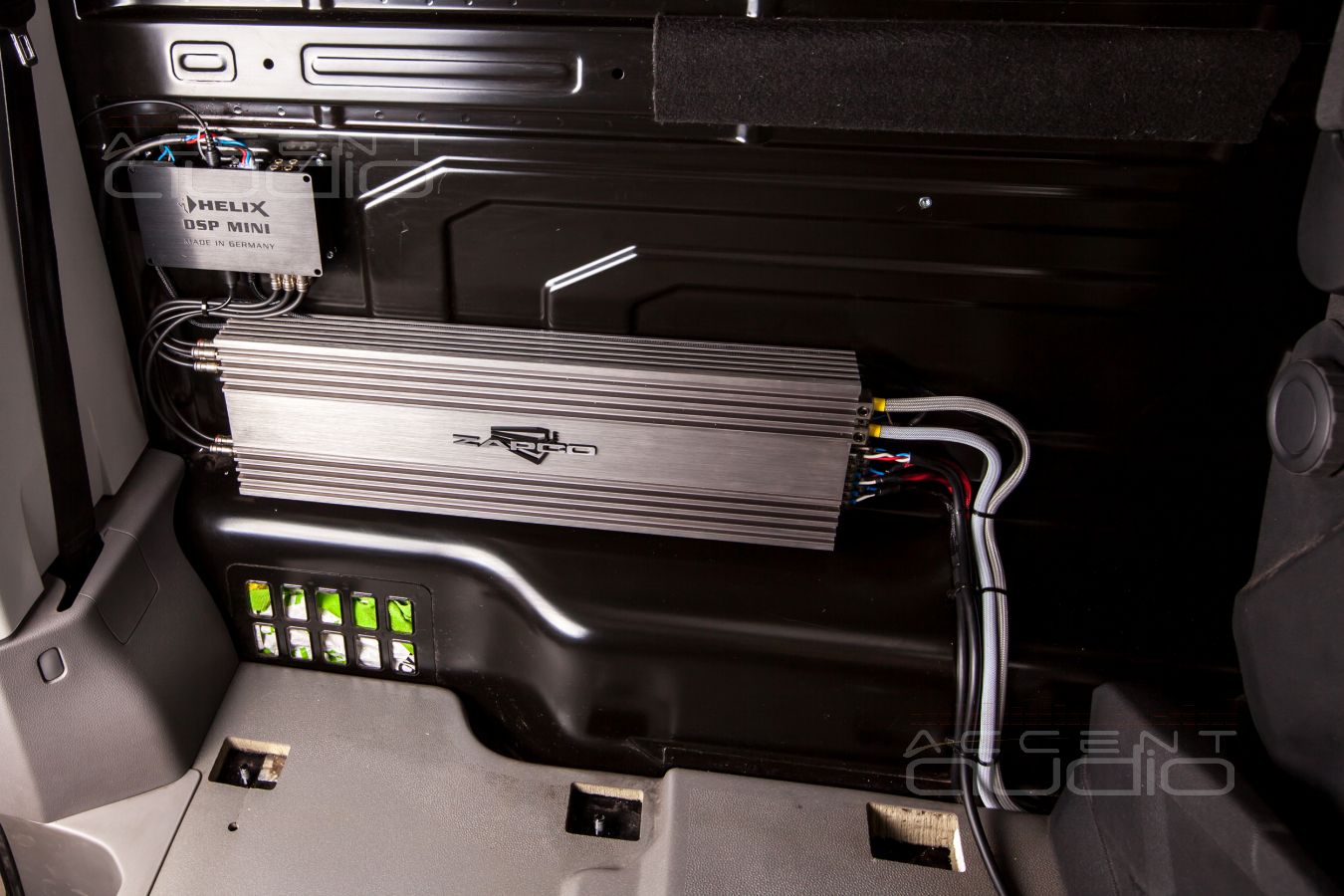 Правильная установка усилителя Zapco и Процессора Helix в Volkswagen Crafter