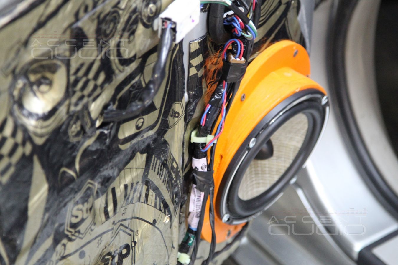 Установка акустики Focal Performance в Nissan 350Z