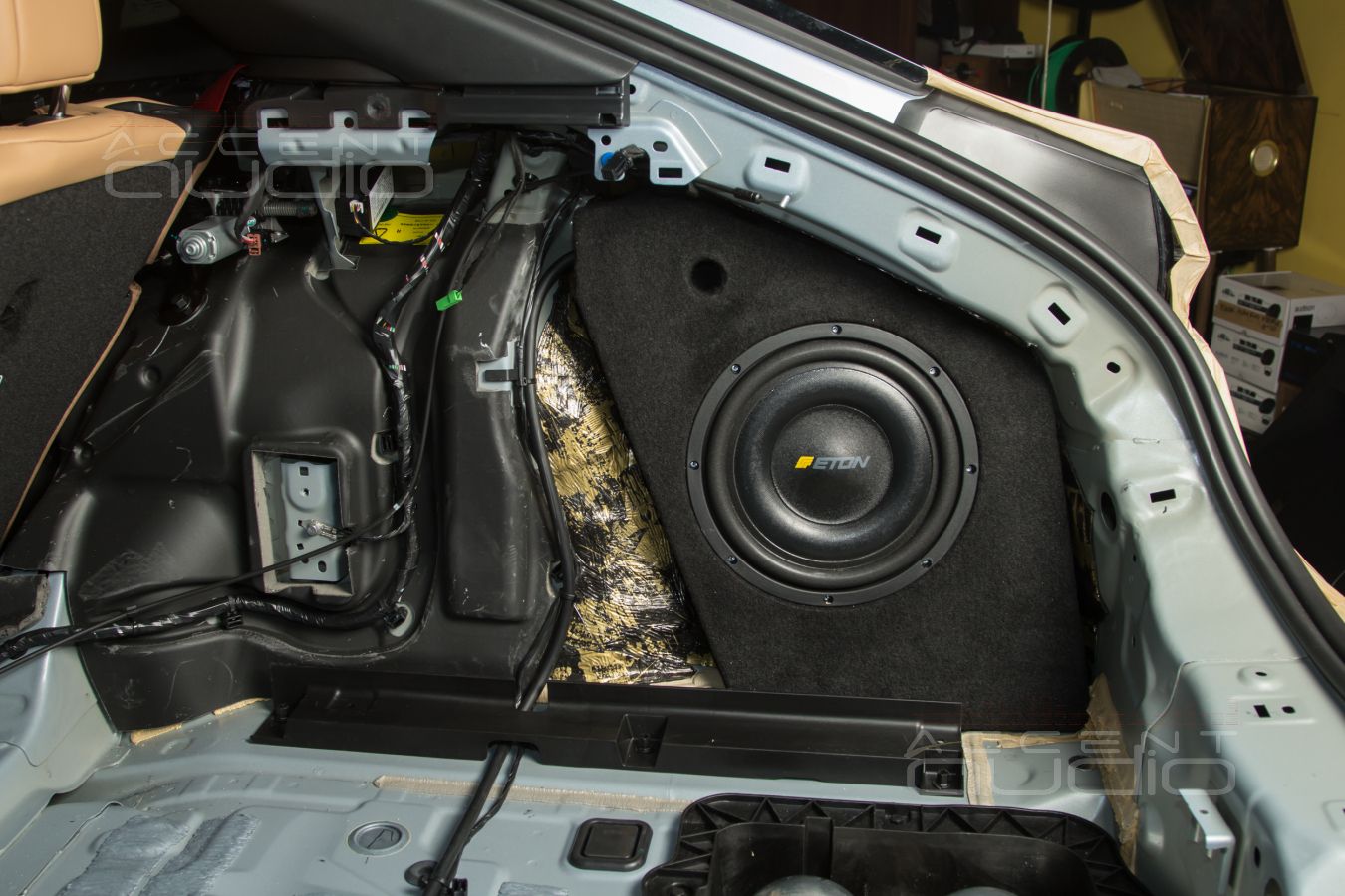 Сабвуфер Eton в Zeekr 001 и его правильный ящик !