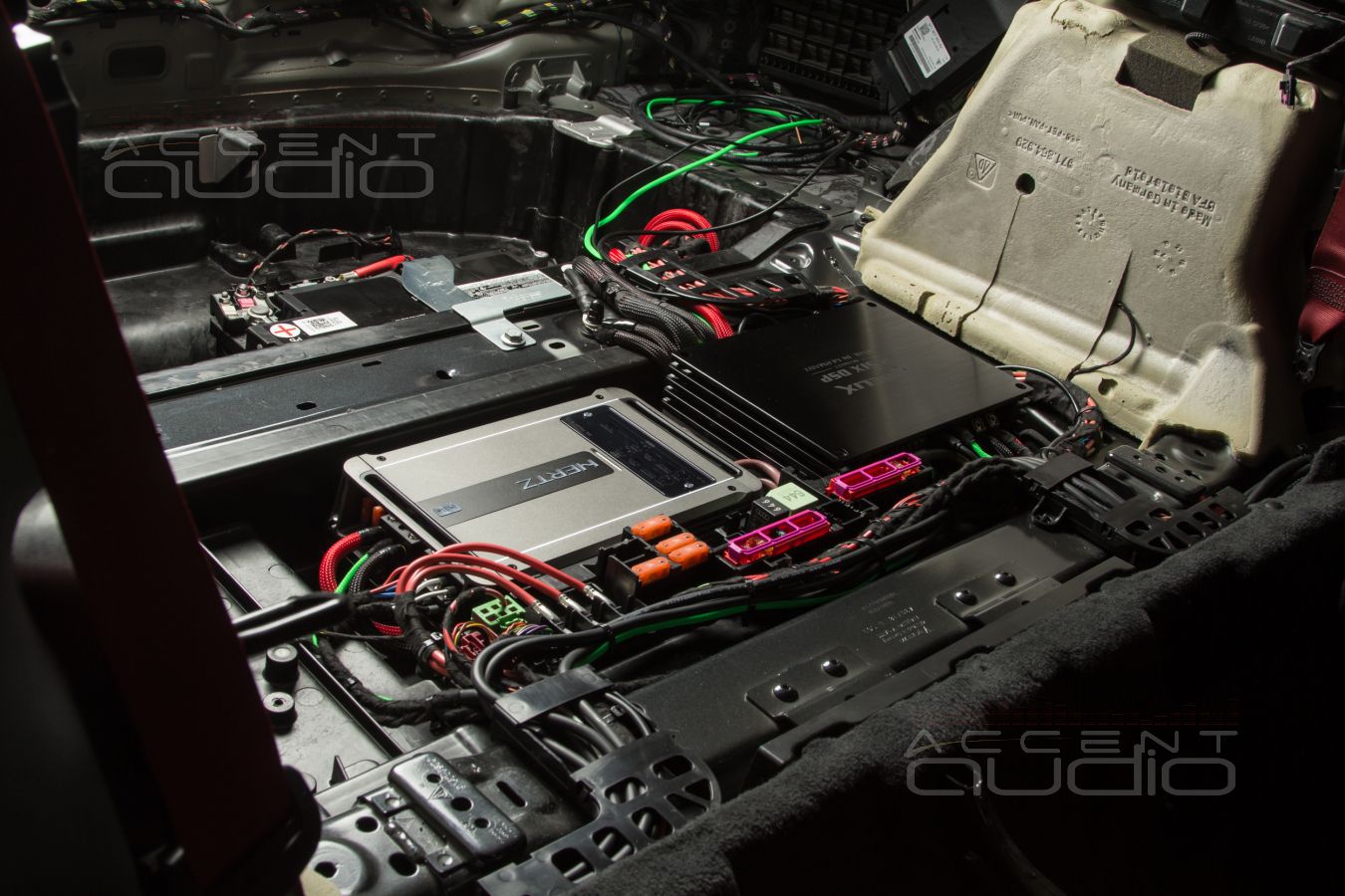 Усилители Helix PSix Ultimate и Hertz ML Power 4 в Porsche Panamera – штатно !