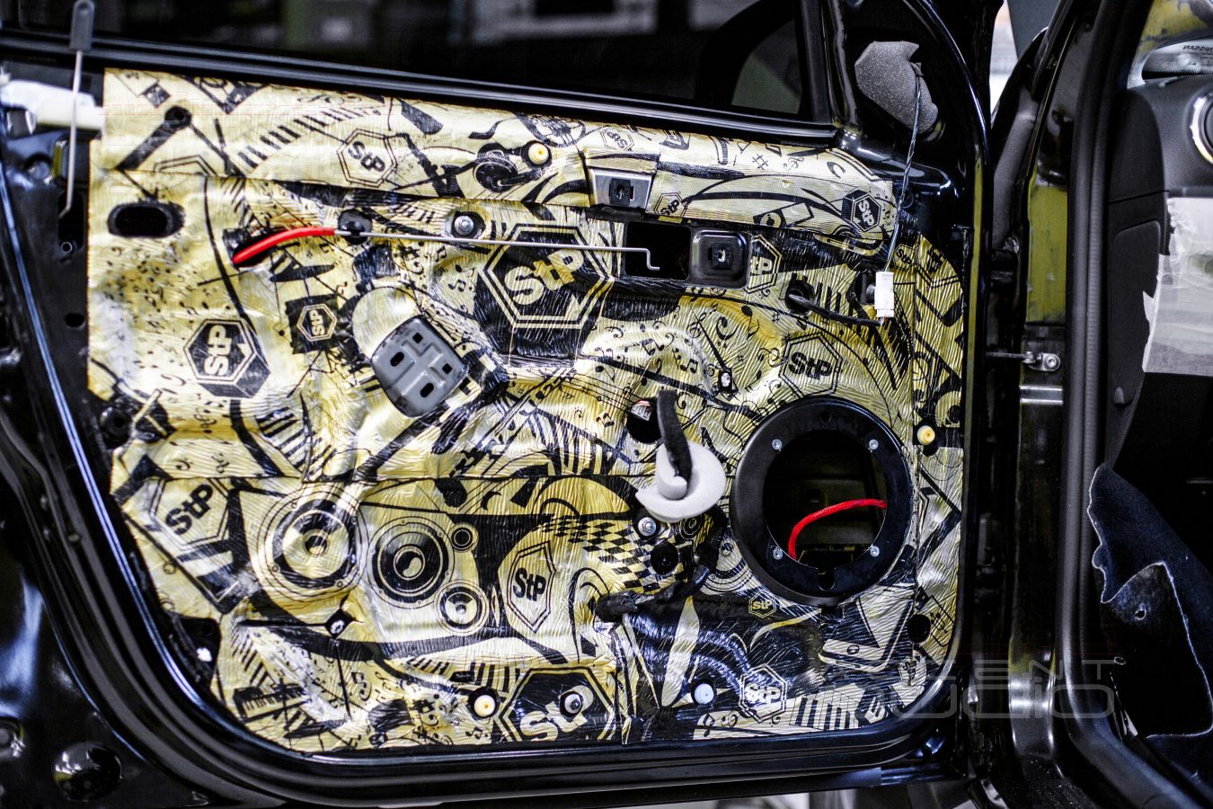 Аудиоподготовка дверей и установка акустики Focal MW ES165K (HPVE1078) в Renault Duster