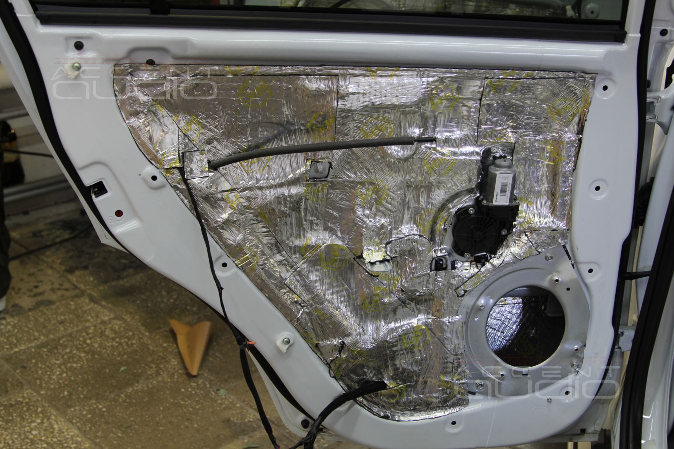 Замена акустических систем (динамиков) в Kia Sportage