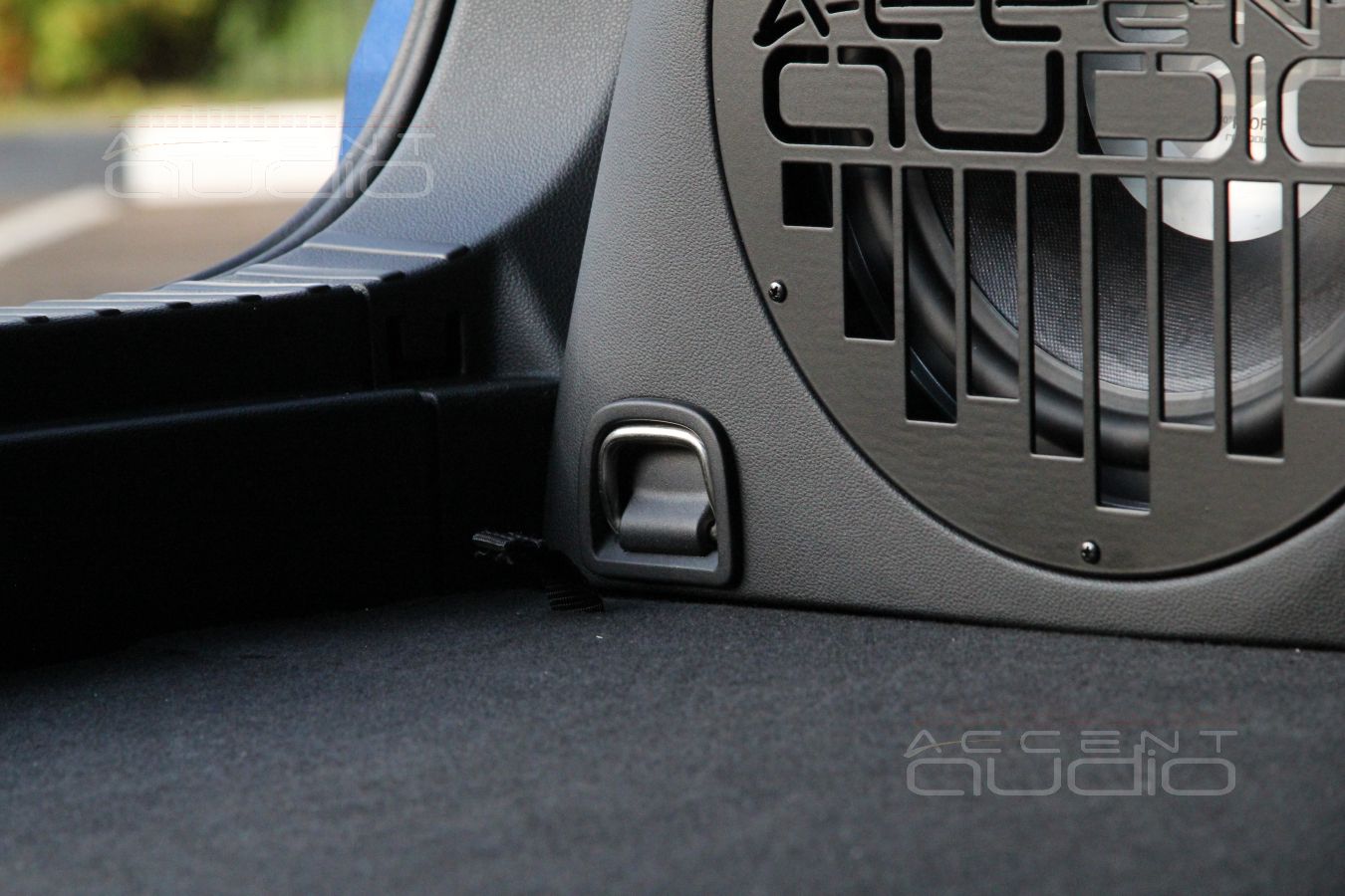 Сабвуфер-стелс: не столько для Kodiaq, сколько для Rainbow 10 Profi line