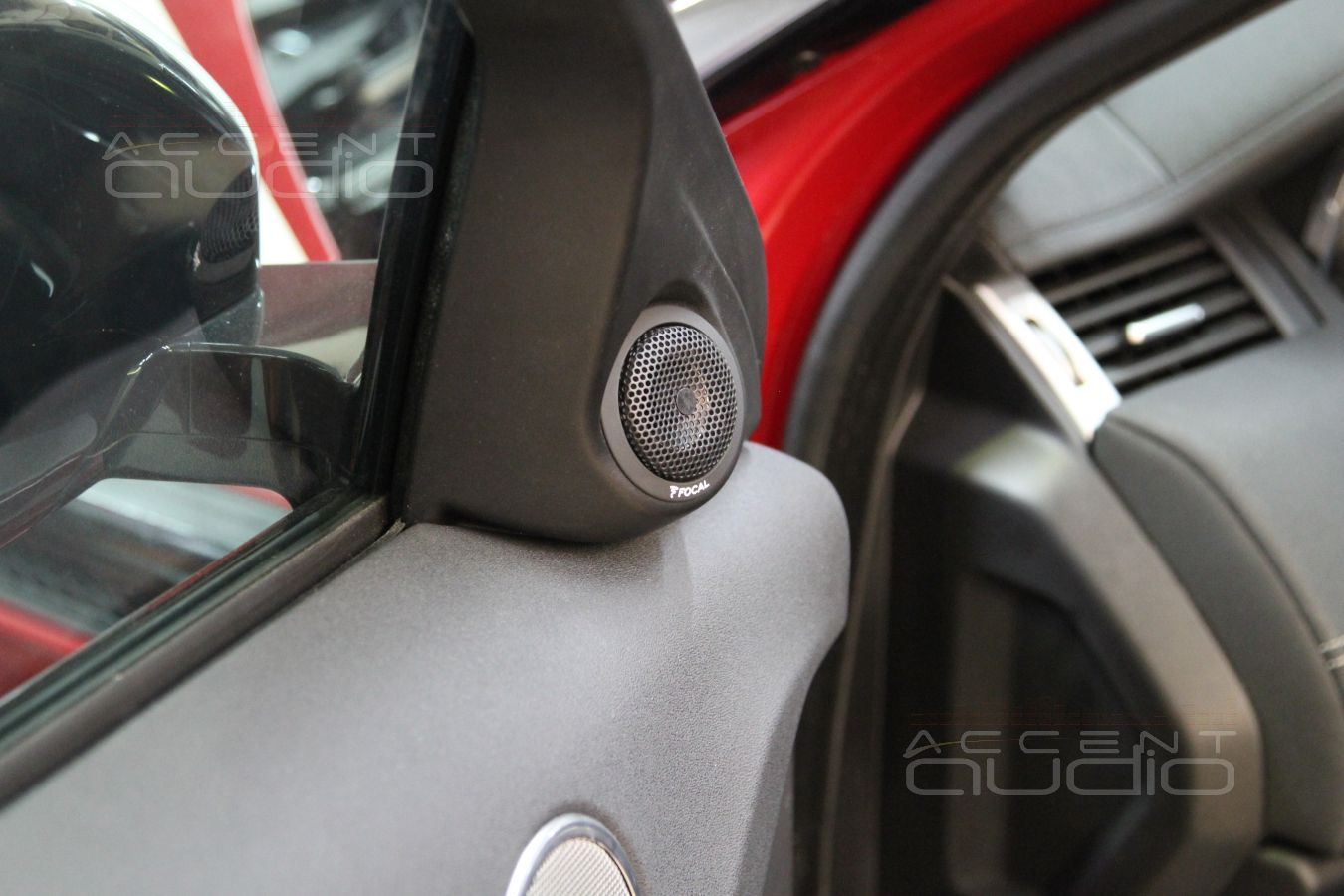 Установка акустики Focal Performance в RangeRover Evoque