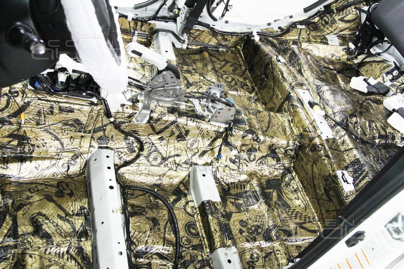 Шумоизоляция материалами STPGold new в Subaru Forester